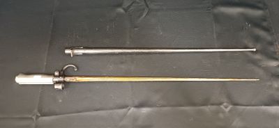 deux types d'outils différents sur la table