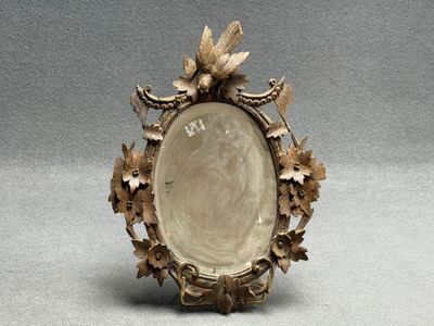 Miroir cadre en bois sculpté. Fin XIX+