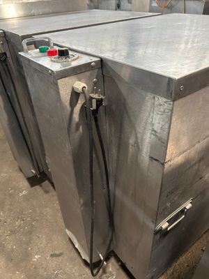 une grande machine installée dans une pièce
