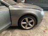 une photo d'une voiture gravement endommagée