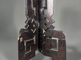 un petit livre en bois orné d'un motif