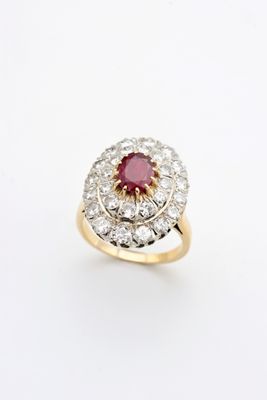 Bague ovale en rubis et diamants