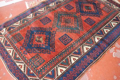 a rug that is on the floor in a room