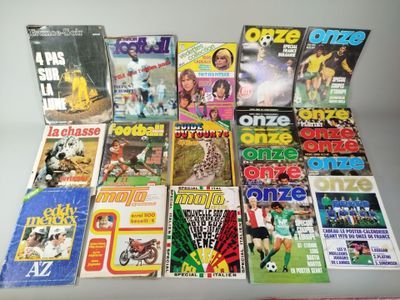 beaucoup de magazines posés sur la table