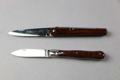 two knives that are sitting next to each other on a table