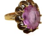 l'image d'une bague en or contenant une pierre rose