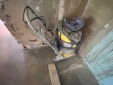 a sander that is sitting on the floor next to a wall