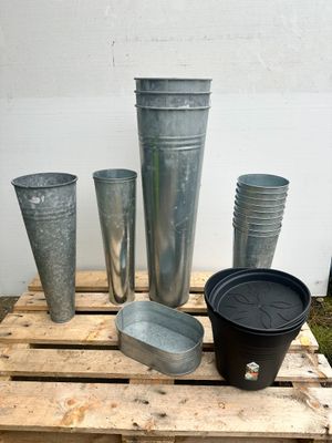 Lot de cache-pots en métal et plastique noir de différentes …