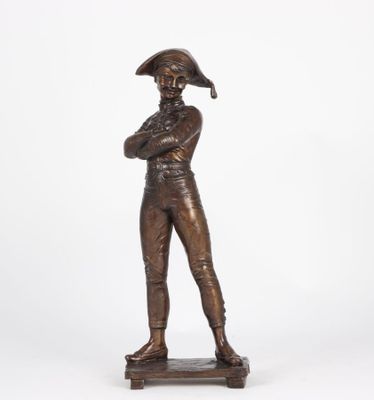 a bronze statue of a man with a hat on his head