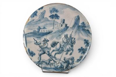 une assiette bleue et blanche décorée d'une peinture