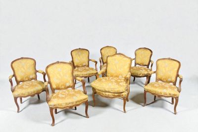 Suite de 6 fauteuils en cabriolet bois fruitier mouluré et s… - Photo 1