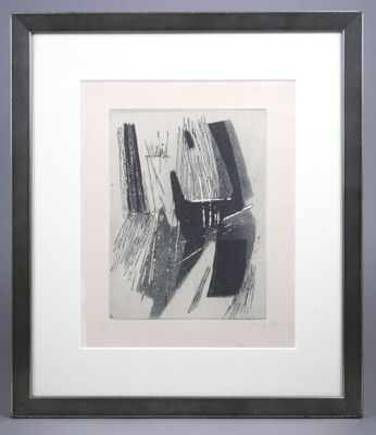 peinture représentant une photo en noir et blanc d'une personne assise sur une chaise