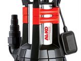 une image représentant une pompe submersible rouge et noire sur fond blanc