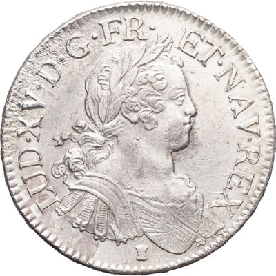 gros plan d'une pièce de monnaie sur fond blanc