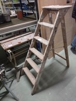 F46: 2 chandelles basses, dérouleur de tuyau, établi, escabe… (photo 4)