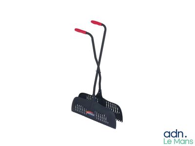 un gros plan d'une pelle noire et rouge munie d'un manche