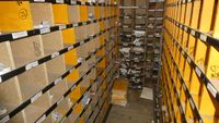 - 6 Rayonnages comprenant un stock important de fournitures … (photo 3)