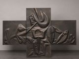une image représentant une sculpture d'un homme tenant un couteau et une fourchette