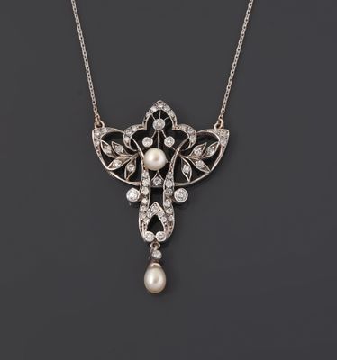 un pendentif Art déco en perles et diamants, monté sur une chaîne
