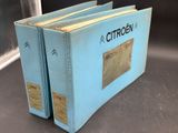 un vieux livre bleu posé sur une table près d'une fenêtre