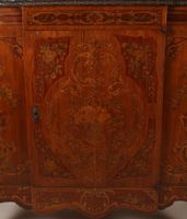 Cabinet à hauteur d'appui à ressaut centrale, en bois de pla… (photo 6)
