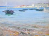 une peinture de bateaux dans l'eau sur la plage
