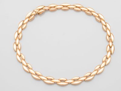 un bracelet en or 18 carats à maillons torsadés
