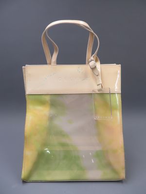 CELINE. Sac en vinyle transparent tenté vert, et beige.
