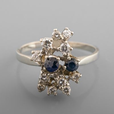 Bague diamants et saphirs En or blanc 18 K (750) sertie de d…