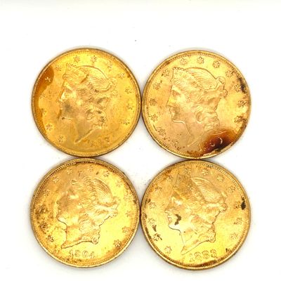 trois souverains d'or sont empilés les uns sur les autres