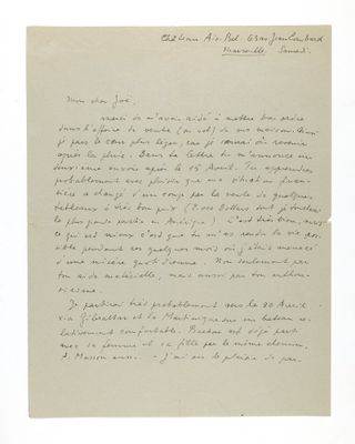une lettre manuscrite d'un homme qui tient une feuille de papier