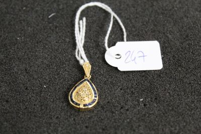 une photo d'un pendentif en forme de larme, de couleur or et bleu, avec une étiquette de prix
