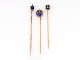 une paire de broches de revers ornées de lapis-lazuli et de pierres de lapis-lazuli