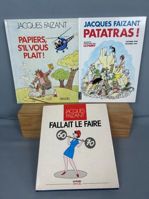 Trois livres pour enfants sont posés sur un présentoir en bois