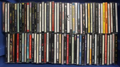 beaucoup de CD dans un boîtier bleu