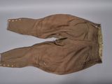 une photo d'un pantalon marron muni de boutons