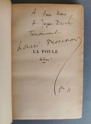 un gros plan d'un livre sur lequel on voit une page écrite à la main