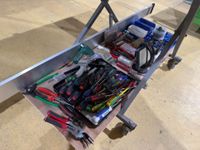 Chariot roulant à 2 plateaux avec son Ensemble d'outillage à… (photo 3)