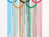 un dessin représentant un ensemble d'anneaux olympiques accrochés à un mur