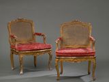 paire de fauteuils à dossier en rotin de style Louis XV