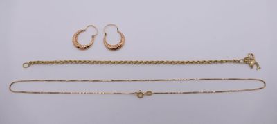 Réunion de 3 bijoux en or jaune 750. - Photo 1