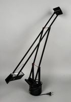 Une lampes ARTEMIDE Tizio 35