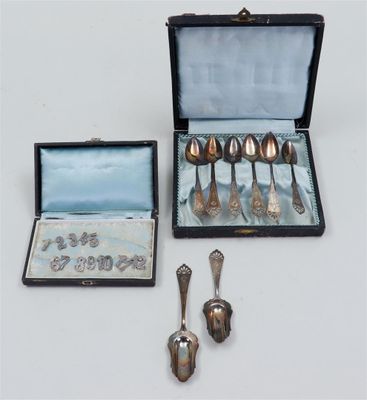 a box with silver spoons and spoon spoons and a box with silver spoons and spoons