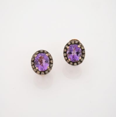 une paire de boucles d'oreilles en amethoralite et diamants