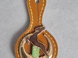 porte-clés en cuir orné d'un cheval et d'un fer à cheval