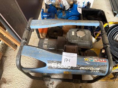 an image of a machine that is sitting on the floor