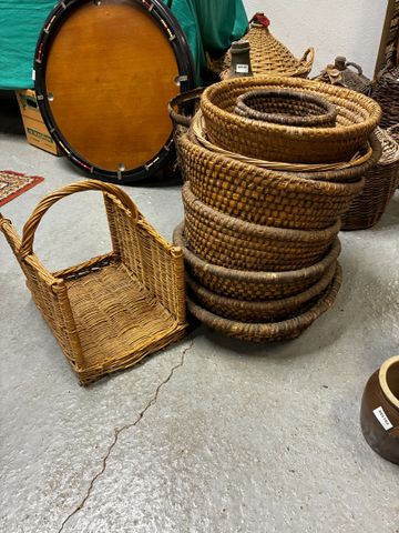 Lot de vanneries comprenant 11 paniers