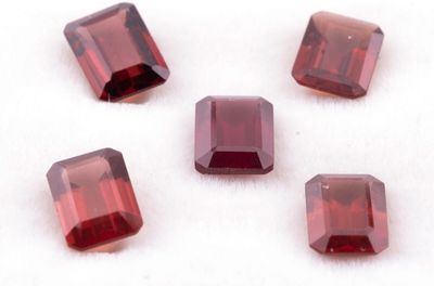 quatre grenats grenat grenat grenat grenat grenat grenat grenat grenat grenat grenat grenat grenat grenat ga