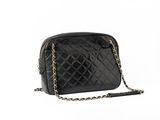 sac à bandoulière matelassé noir avec une bandoulière en chaîne