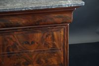 Commode en acajou ouvrant par un tiroir en ceinture et 3 tir… (photo 4)